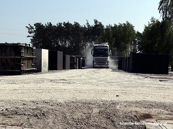 Szamba betonowe Szczytno - załadunek zbiornika na transport